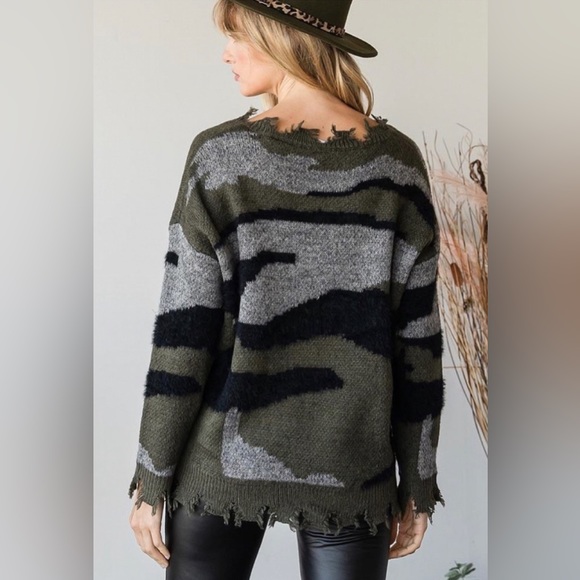 Camo print distressed pullover sweater - Picture 2 of 3